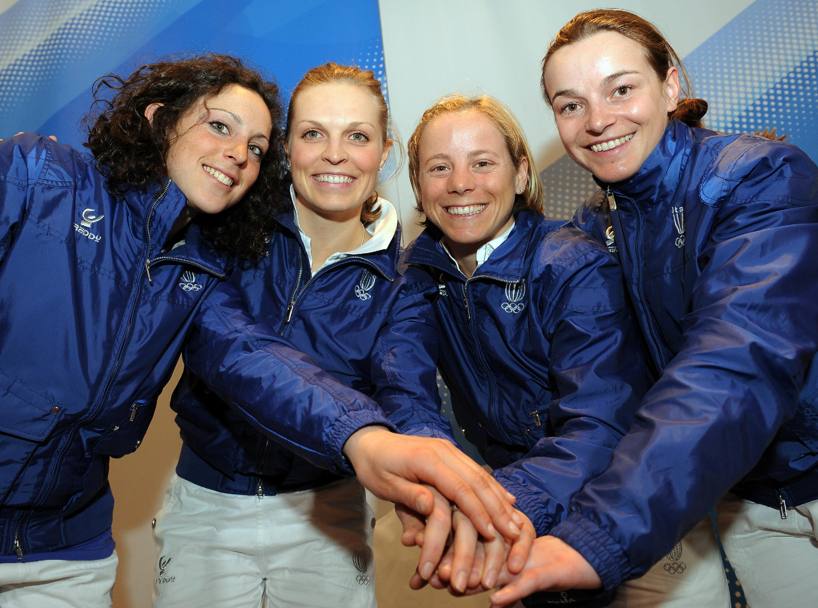 Olimpiedi invernali Vancouver 2010. Da sinistra Federica Brignone, Manuela Moelgg, Denis Karbon e Nicole Gius in visita a Casa Italia. (Ansa) 